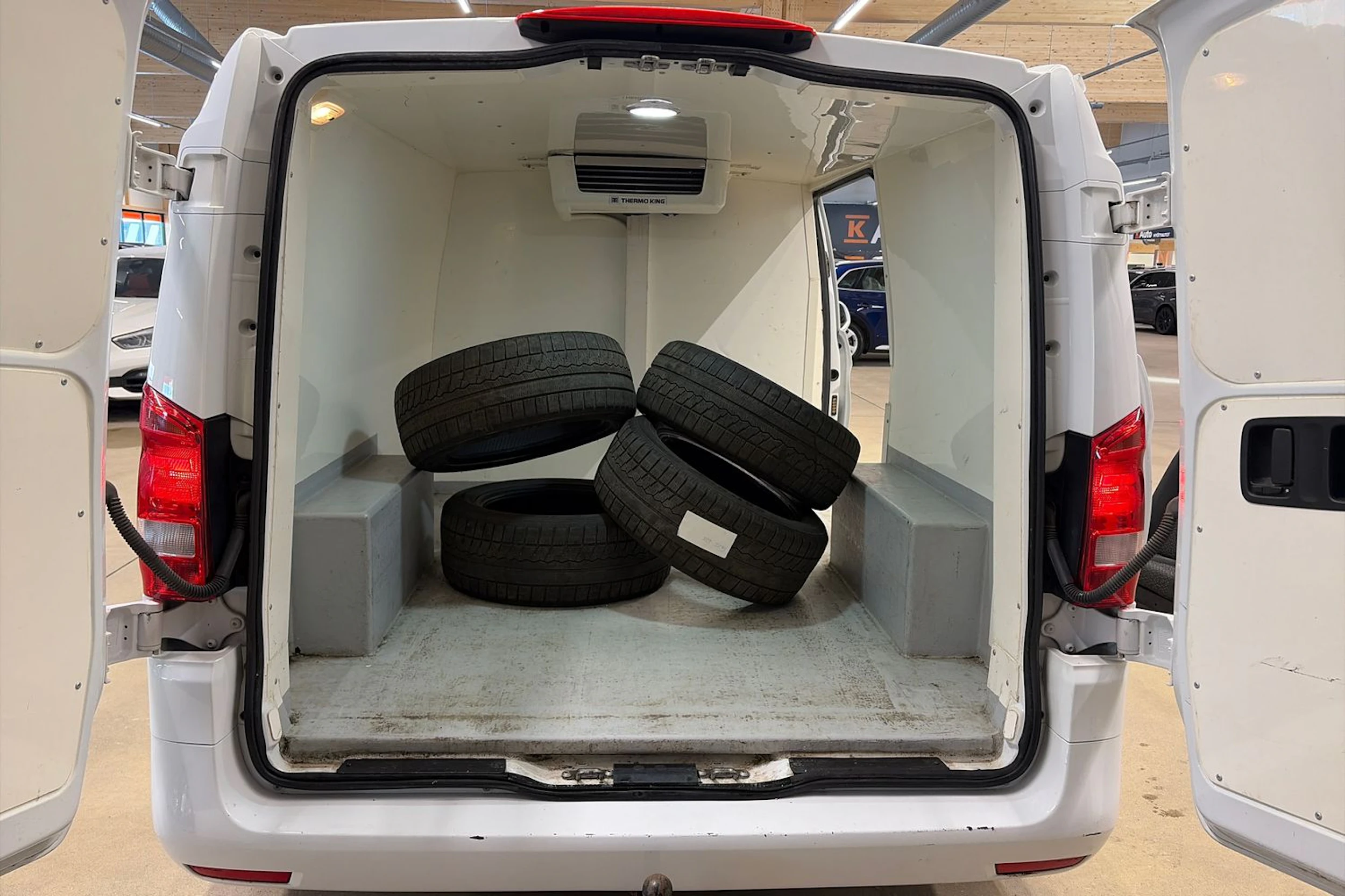 valkoinen Mercedes-Benz Vito 2021 kuva 16.