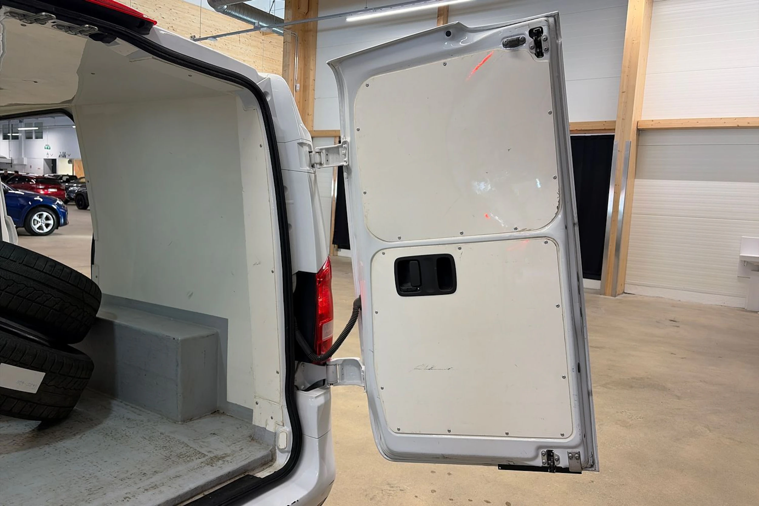 valkoinen Mercedes-Benz Vito 2021 kuva 17.