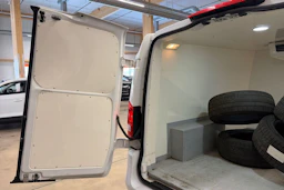 valkoinen Mercedes-Benz Vito 2021 kuva 18.