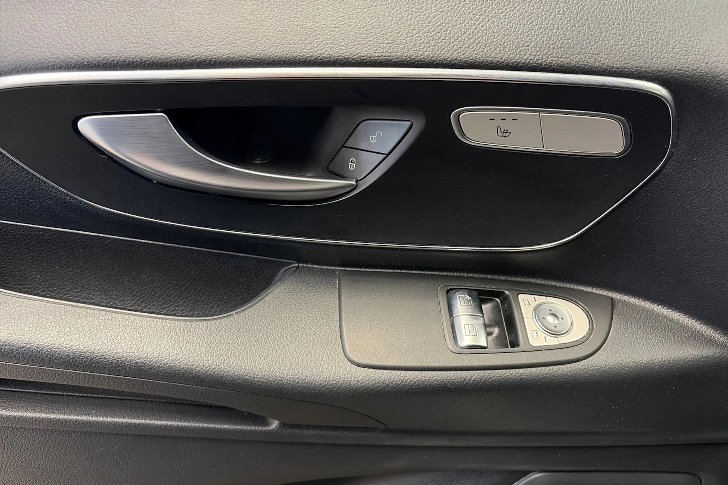 valkoinen Mercedes-Benz Vito 2021 kuva 21.