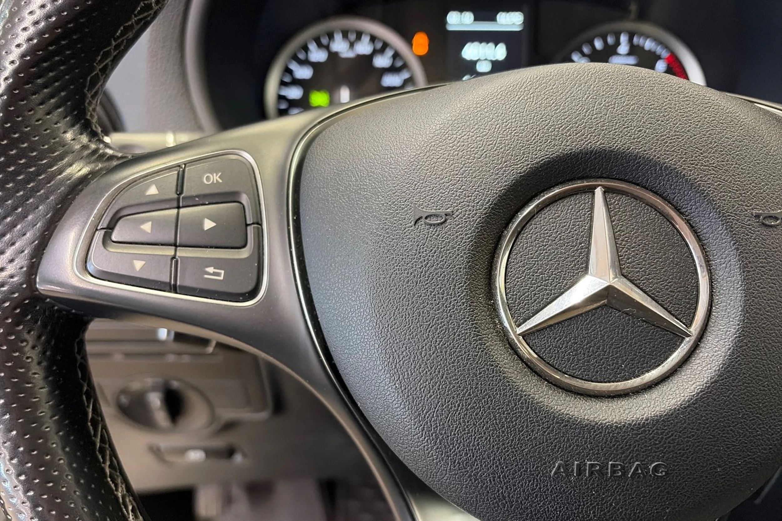 valkoinen Mercedes-Benz Vito 2021 kuva 22.