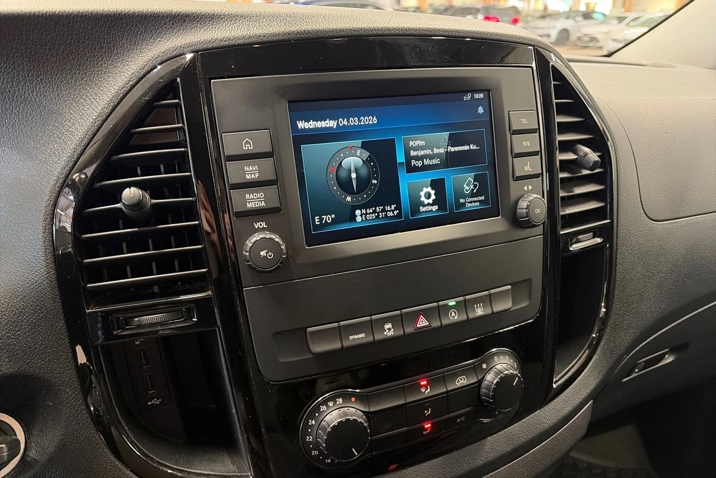 valkoinen Mercedes-Benz Vito 2021 kuva 25.