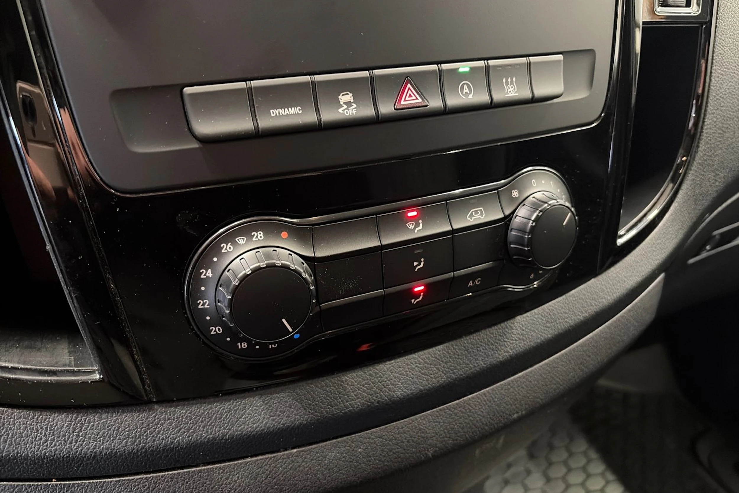 valkoinen Mercedes-Benz Vito 2021 kuva 26.