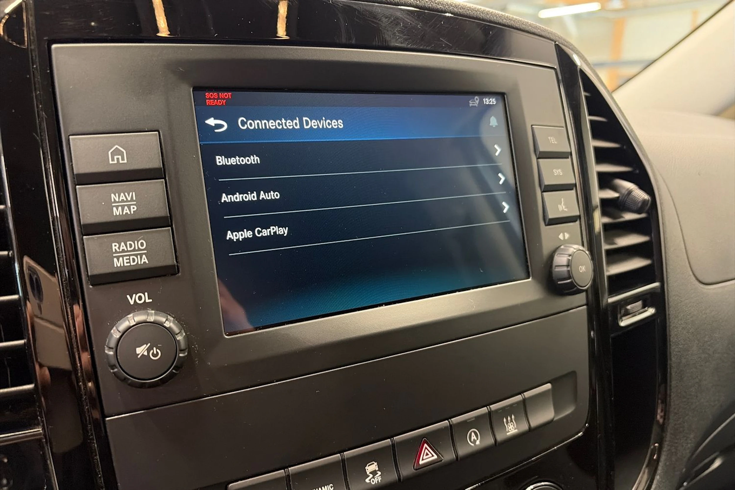 valkoinen Mercedes-Benz Vito 2021 kuva 28.