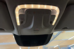 valkoinen Mercedes-Benz Vito 2021 kuva 29.