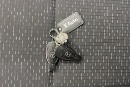 valkoinen Mercedes-Benz Vito 2021 kuva 31.