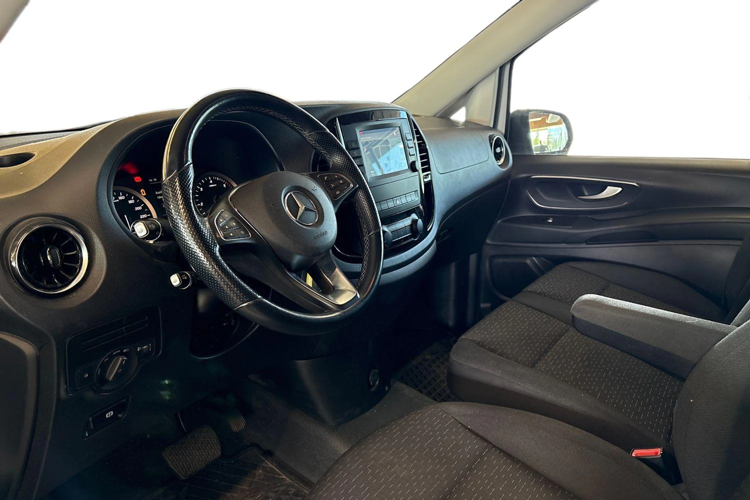 valkoinen Mercedes-Benz Vito 2021 kuva 3.