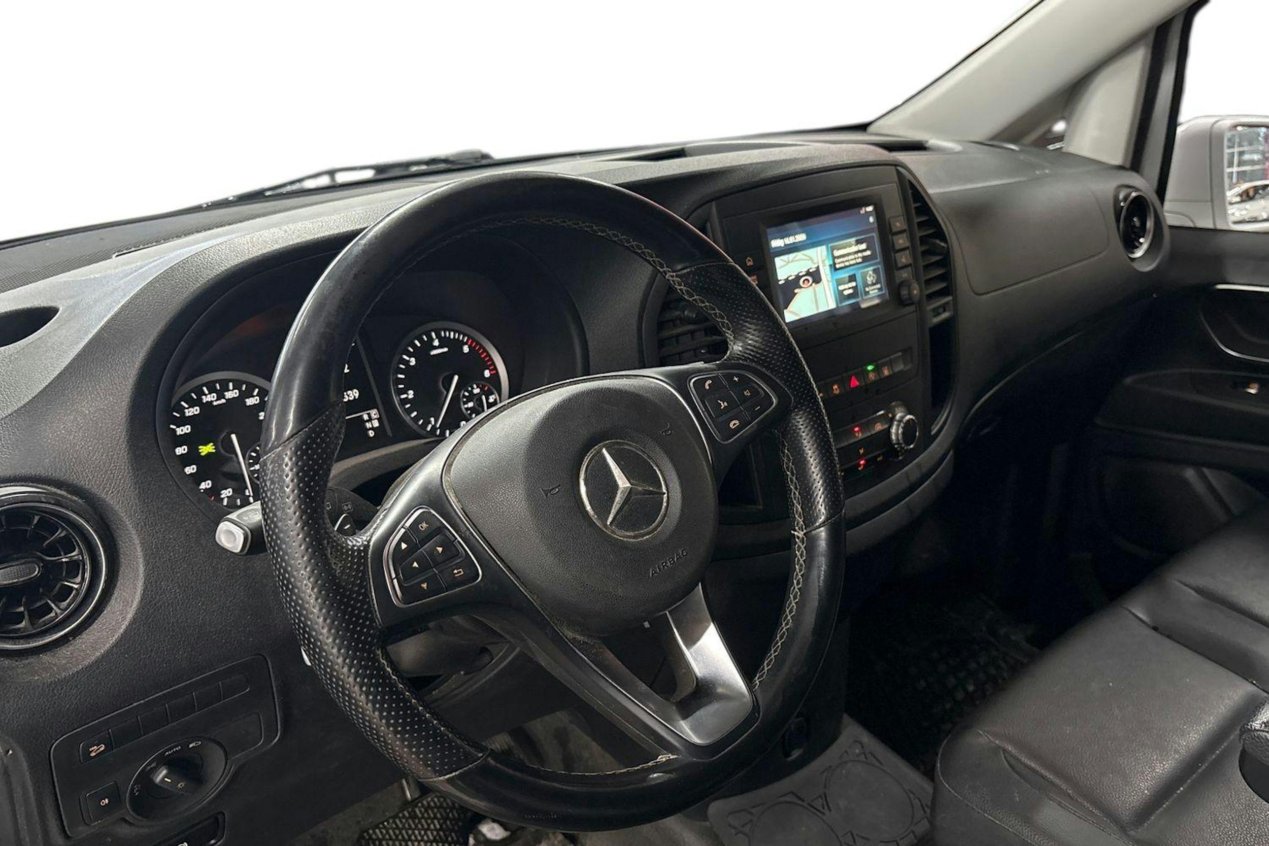 Valkoinen Mercedes-Benz VITO 2021 kuva 3.