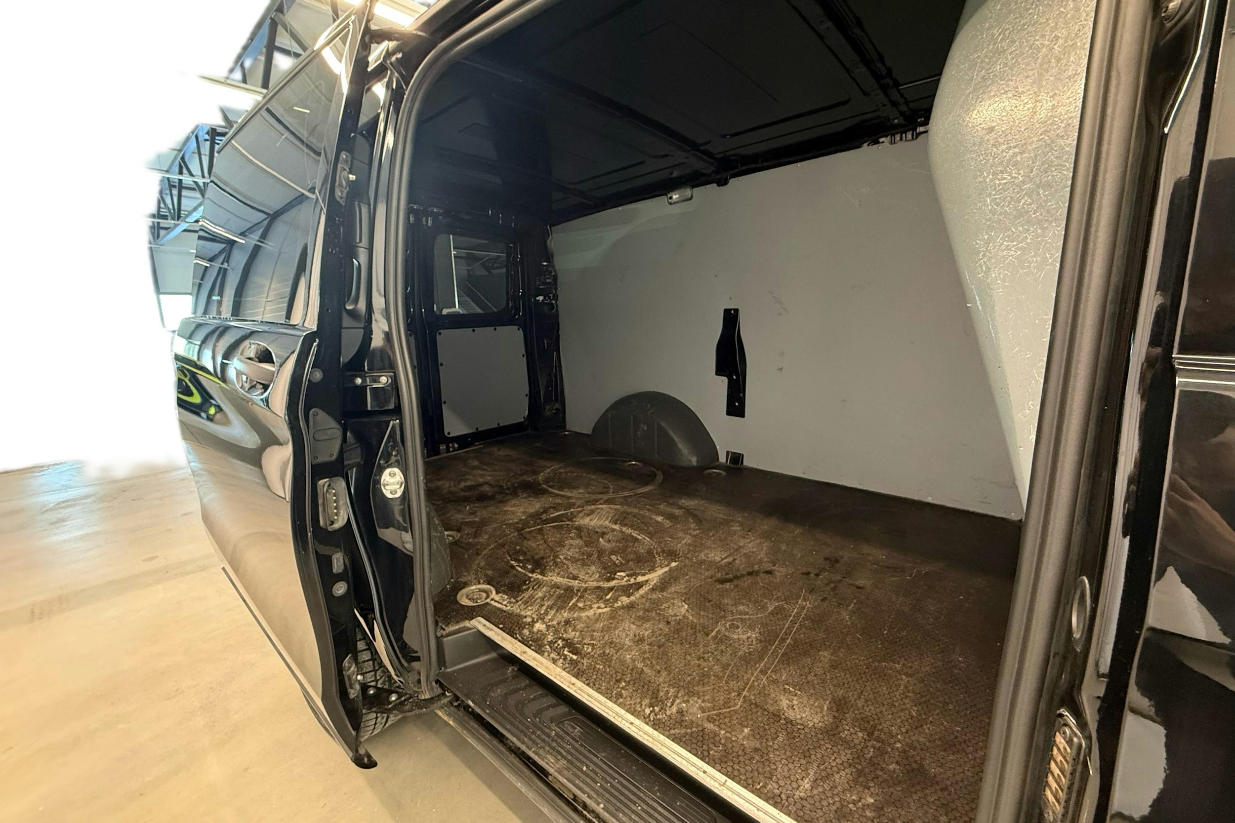 musta Mercedes-Benz Vito 2021 kuva 11.