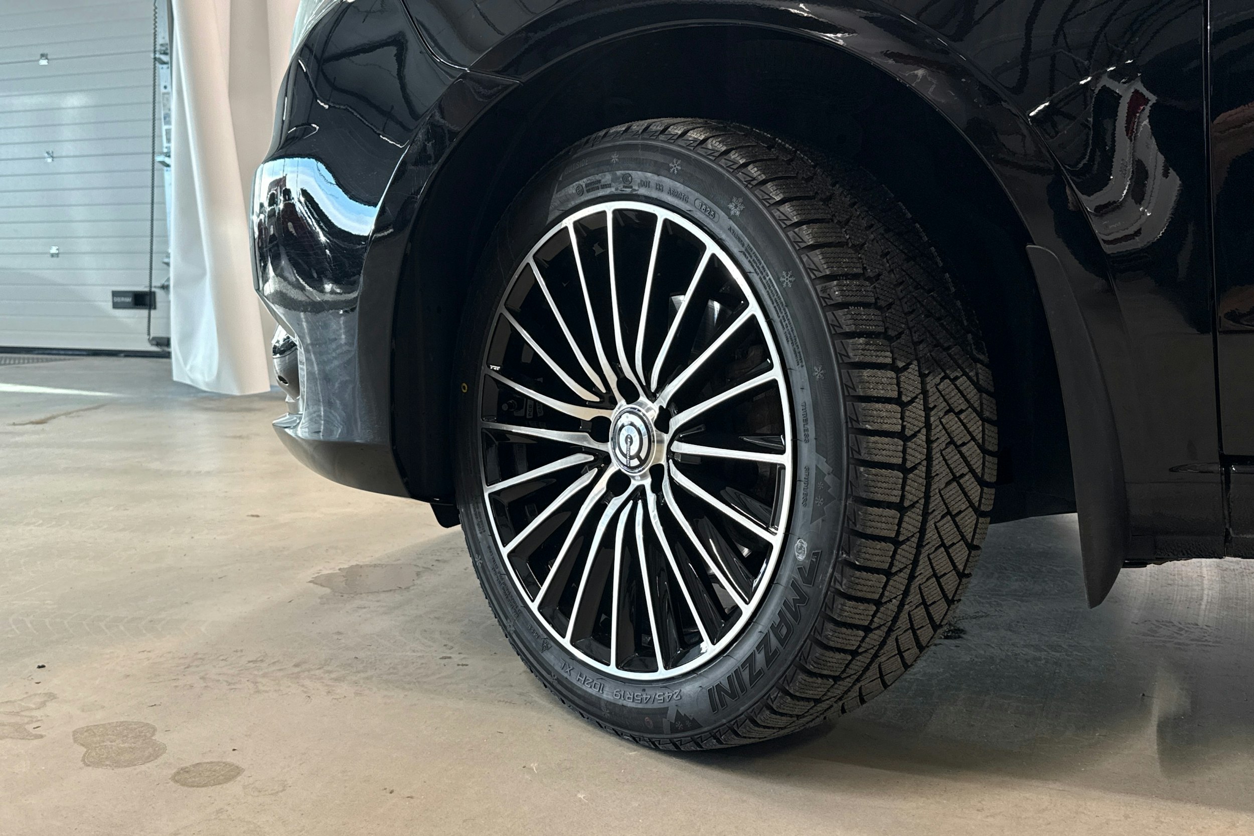 musta Mercedes-Benz Vito 2021 kuva 22.