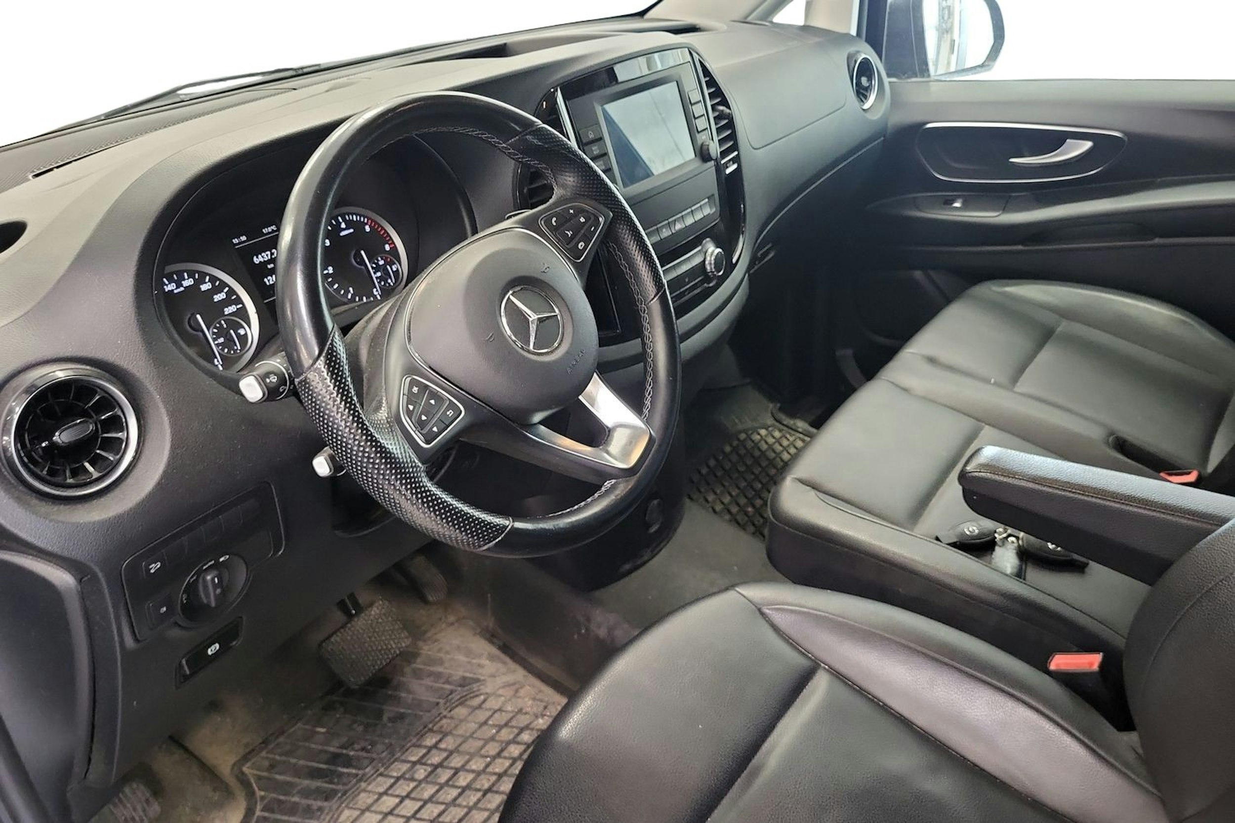 musta Mercedes-Benz Vito 2021 kuva 3.