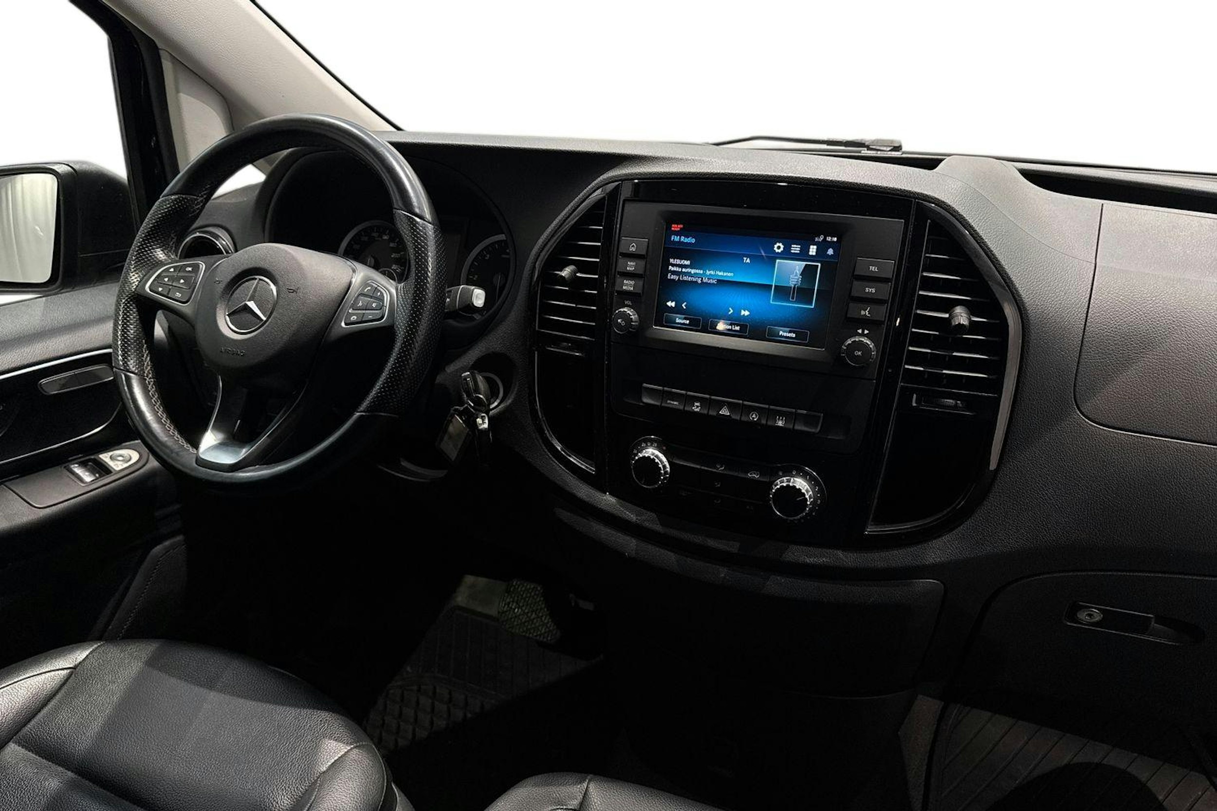 musta Mercedes-Benz Vito 2021 kuva 9.