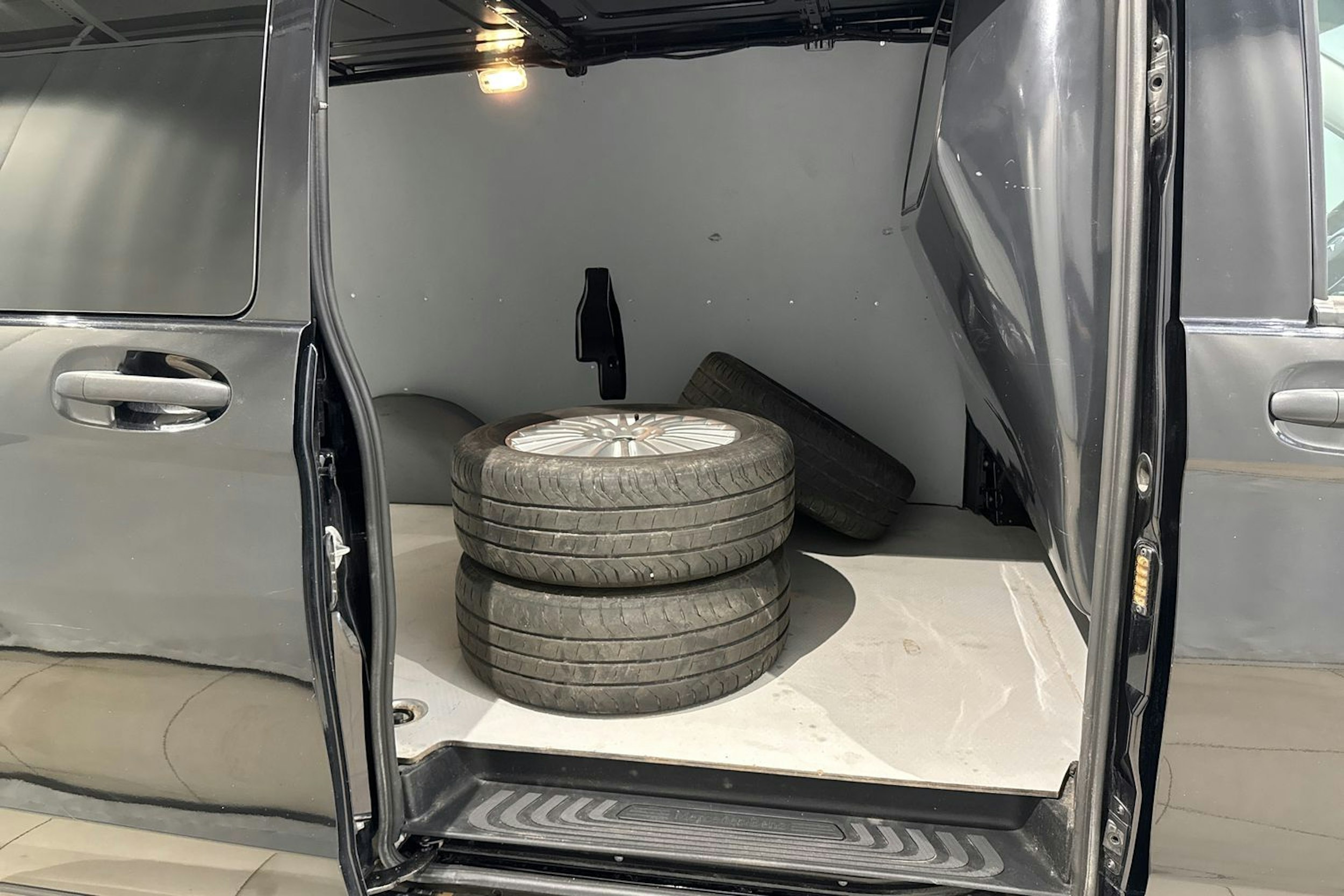 musta Mercedes-Benz Vito 2021 kuva 15.