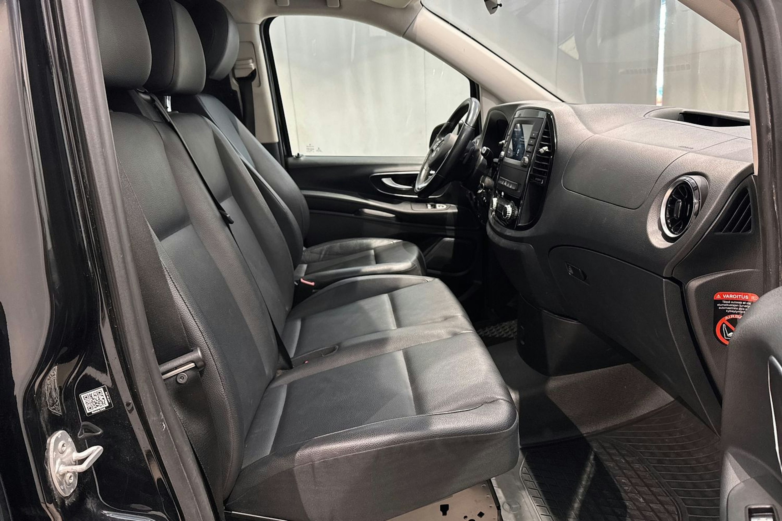 musta Mercedes-Benz Vito 2021 kuva 17.