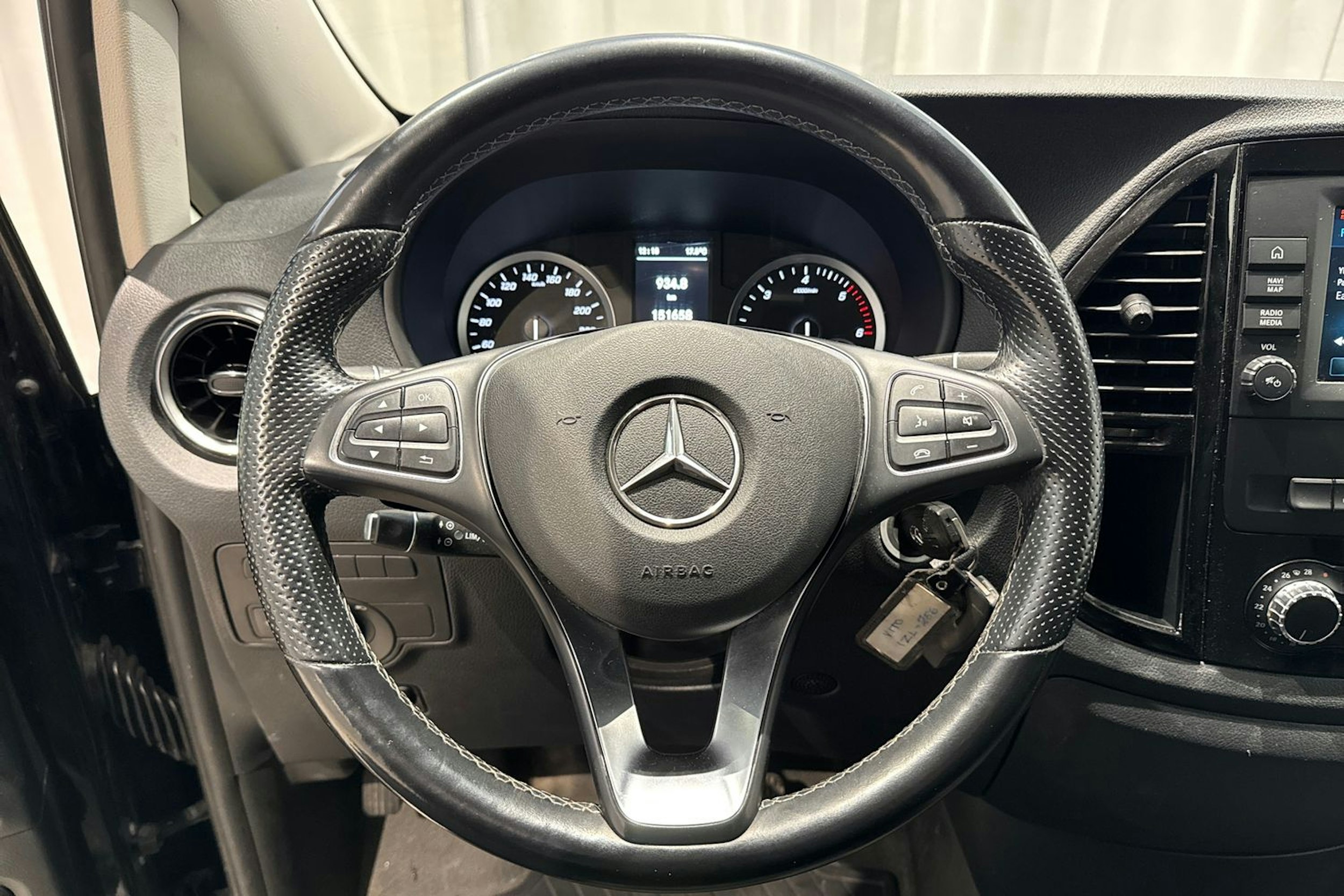 musta Mercedes-Benz Vito 2021 kuva 18.