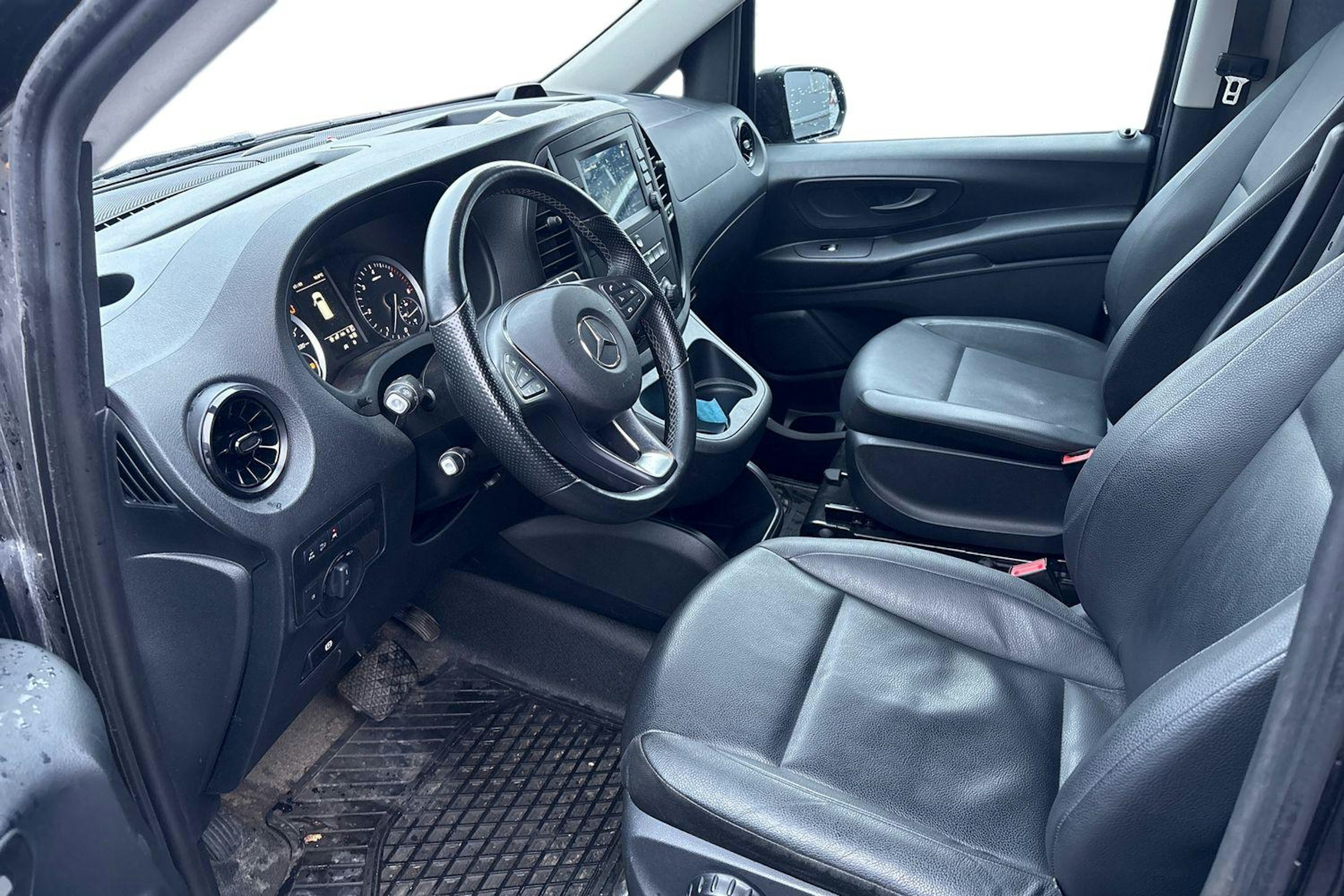 musta Mercedes-Benz Vito 2021 kuva 3.