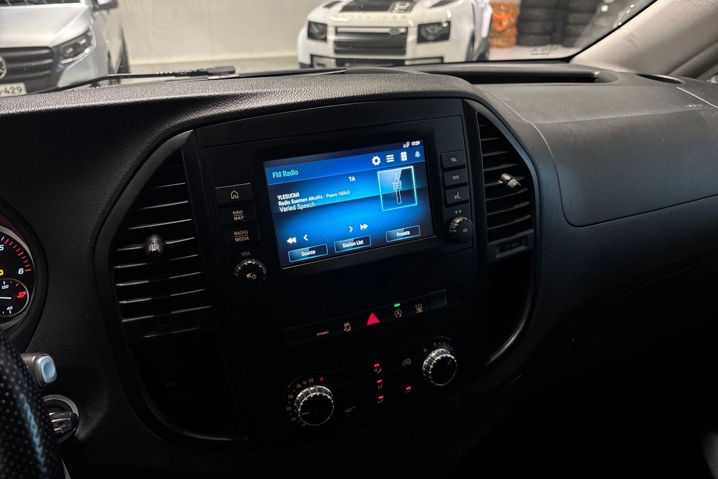 harmaa Mercedes-Benz Vito 2021 kuva 4.