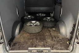 harmaa Mercedes-Benz Vito 2021 kuva 6.