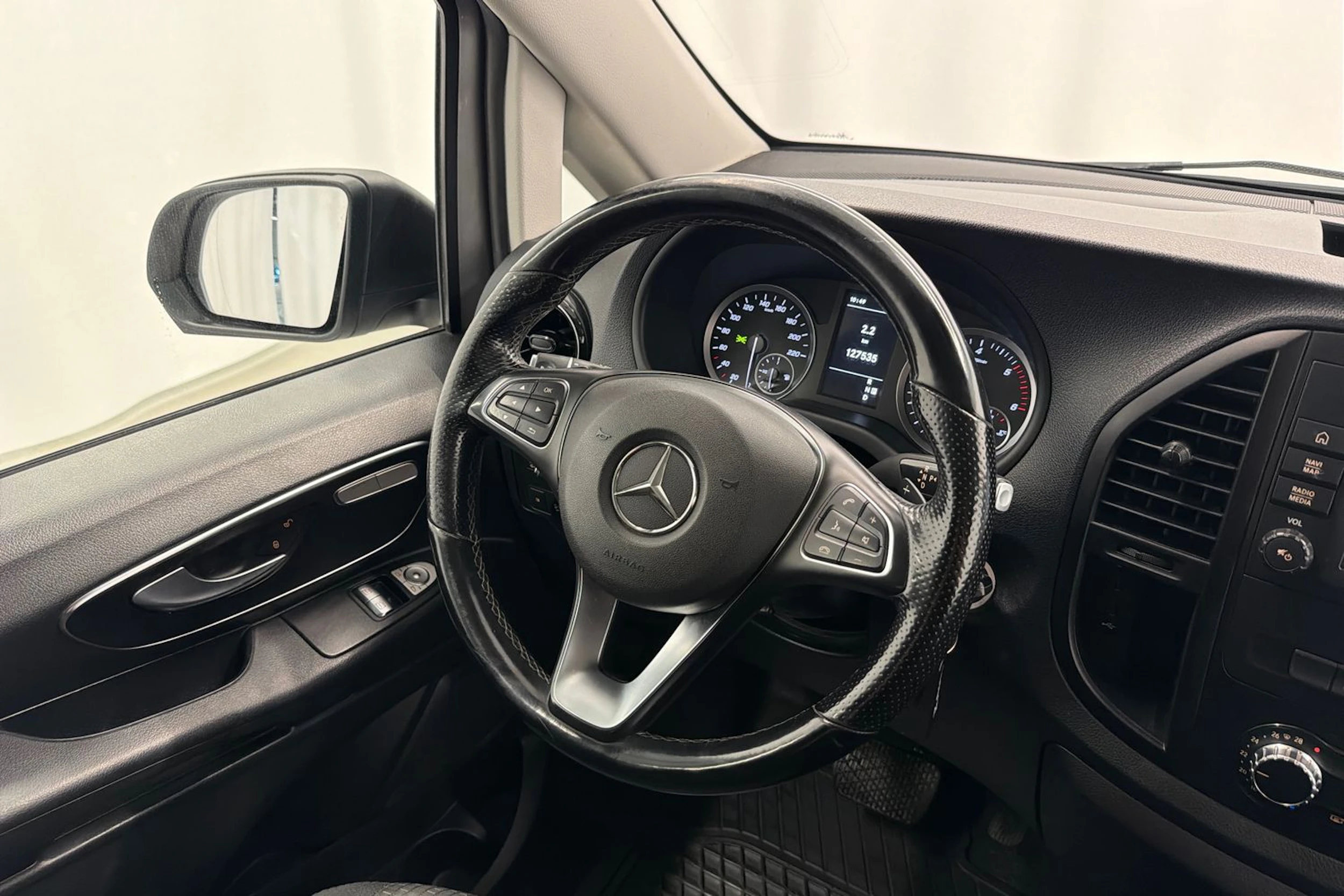 harmaa Mercedes-Benz Vito 2021 kuva 10.