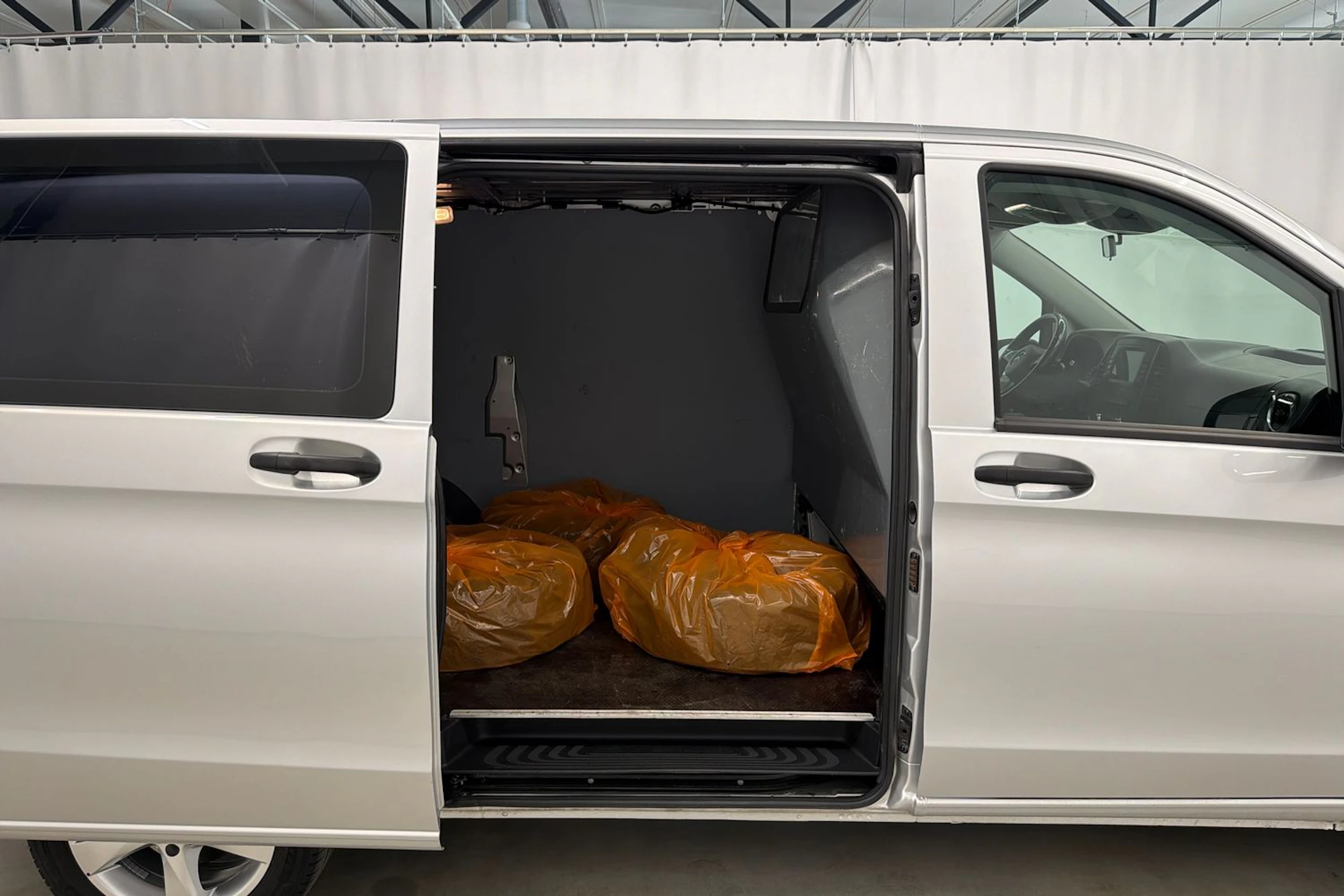 harmaa Mercedes-Benz Vito 2021 kuva 24.