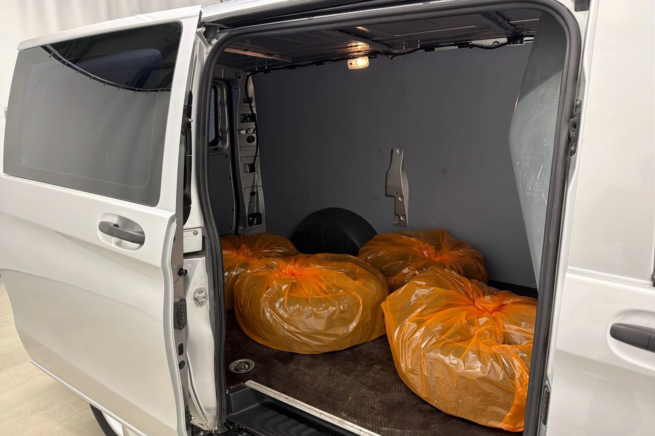harmaa Mercedes-Benz Vito 2021 kuva 26.