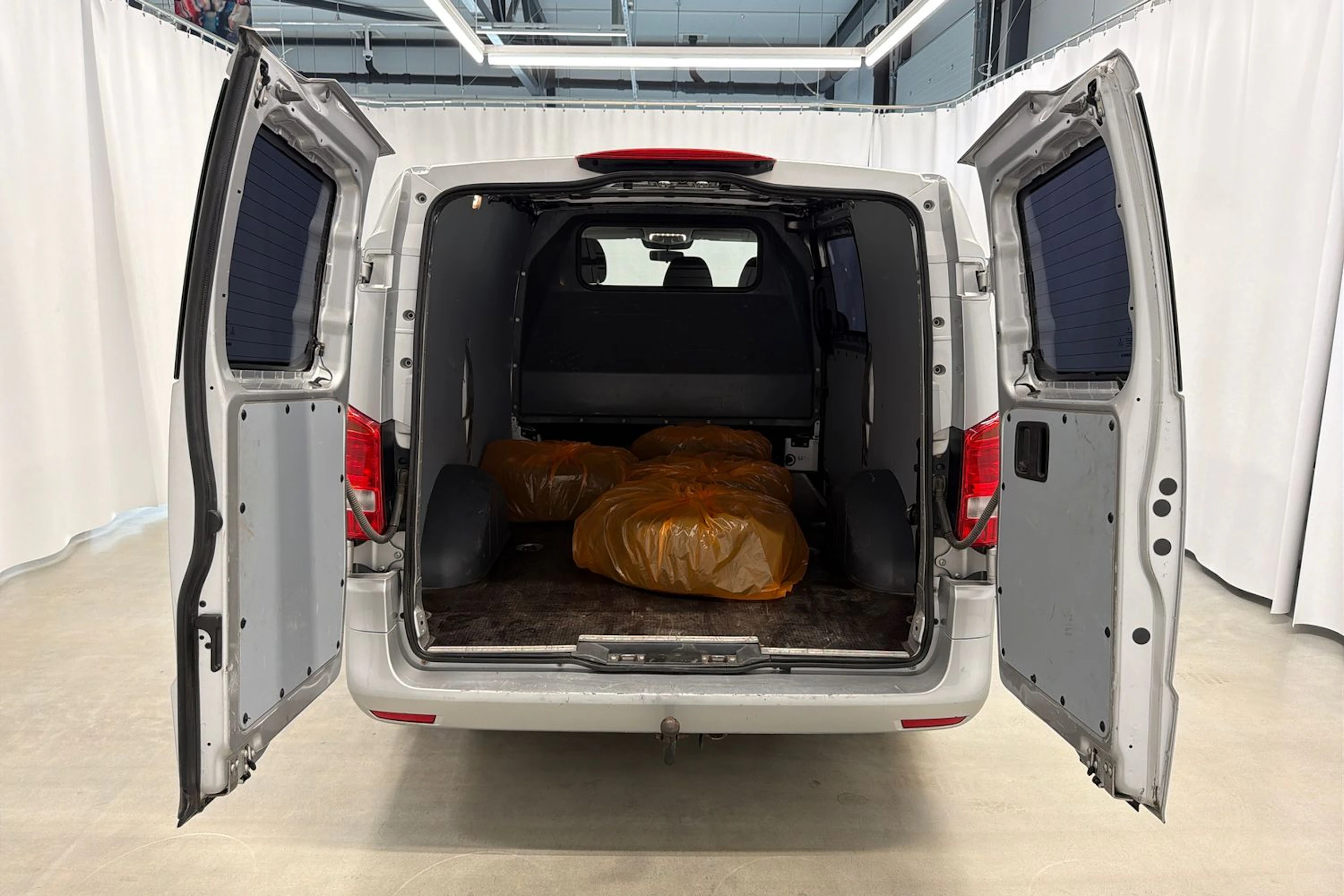 harmaa Mercedes-Benz Vito 2021 kuva 27.