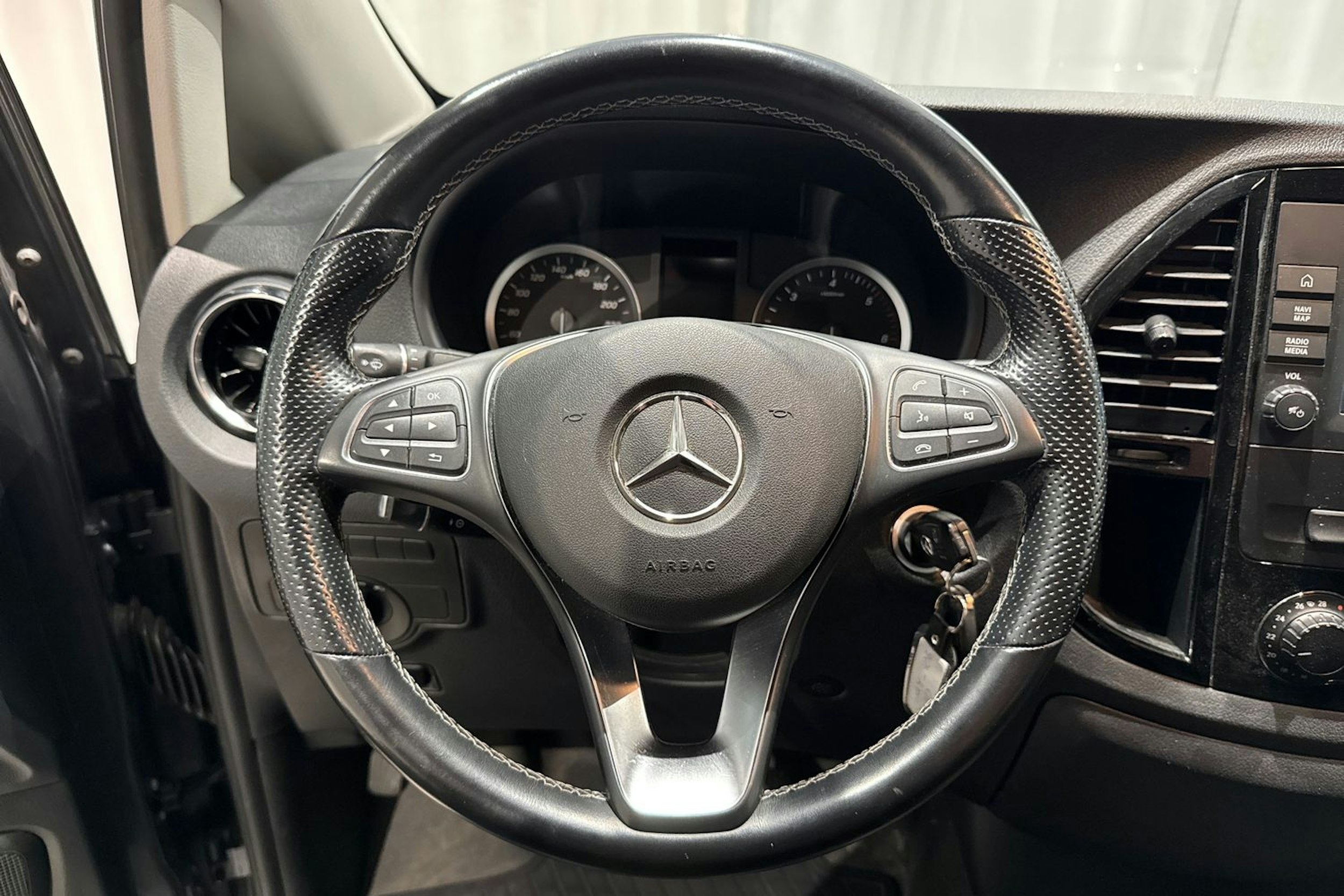 harmaa Mercedes-Benz Vito 2021 kuva 16.
