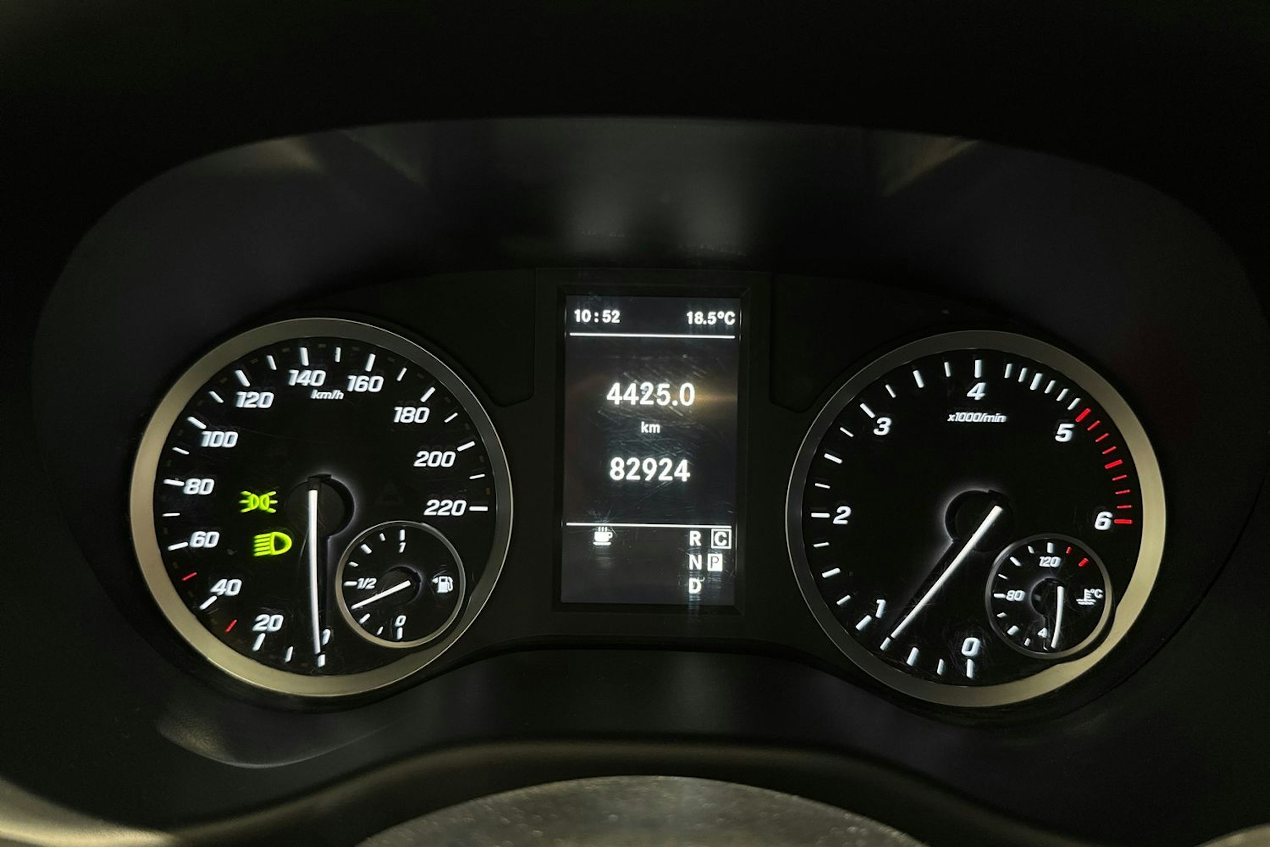 harmaa Mercedes-Benz Vito 2021 kuva 17.