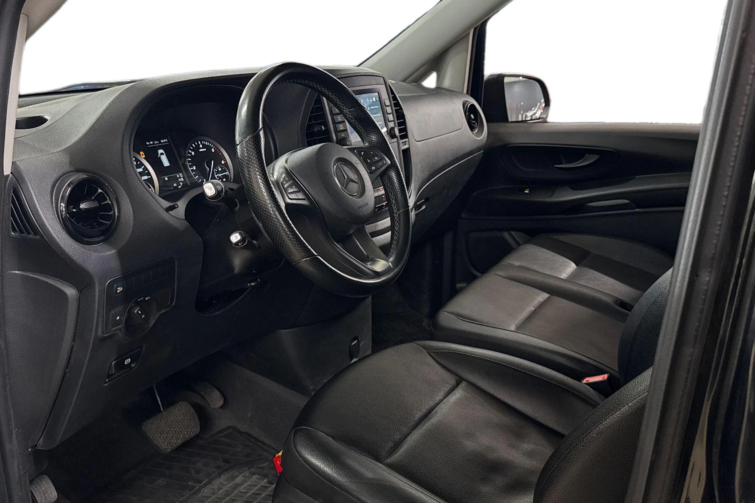 musta Mercedes-Benz Vito 2021 kuva 3.