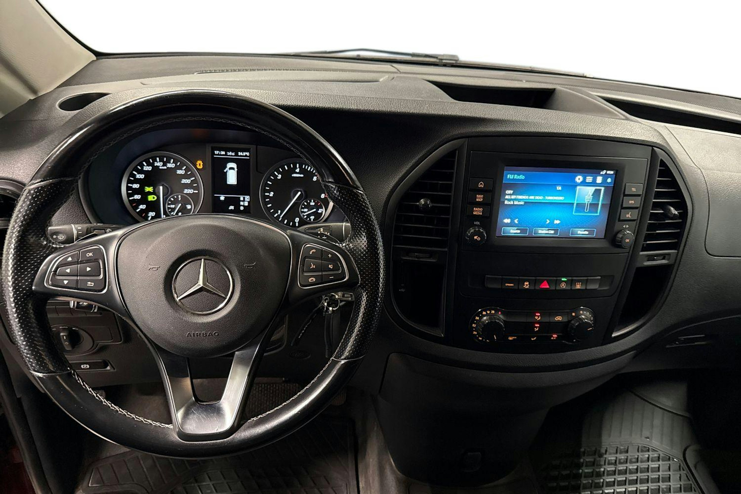 Punainen Mercedes-Benz VITO 2021 kuva 9.