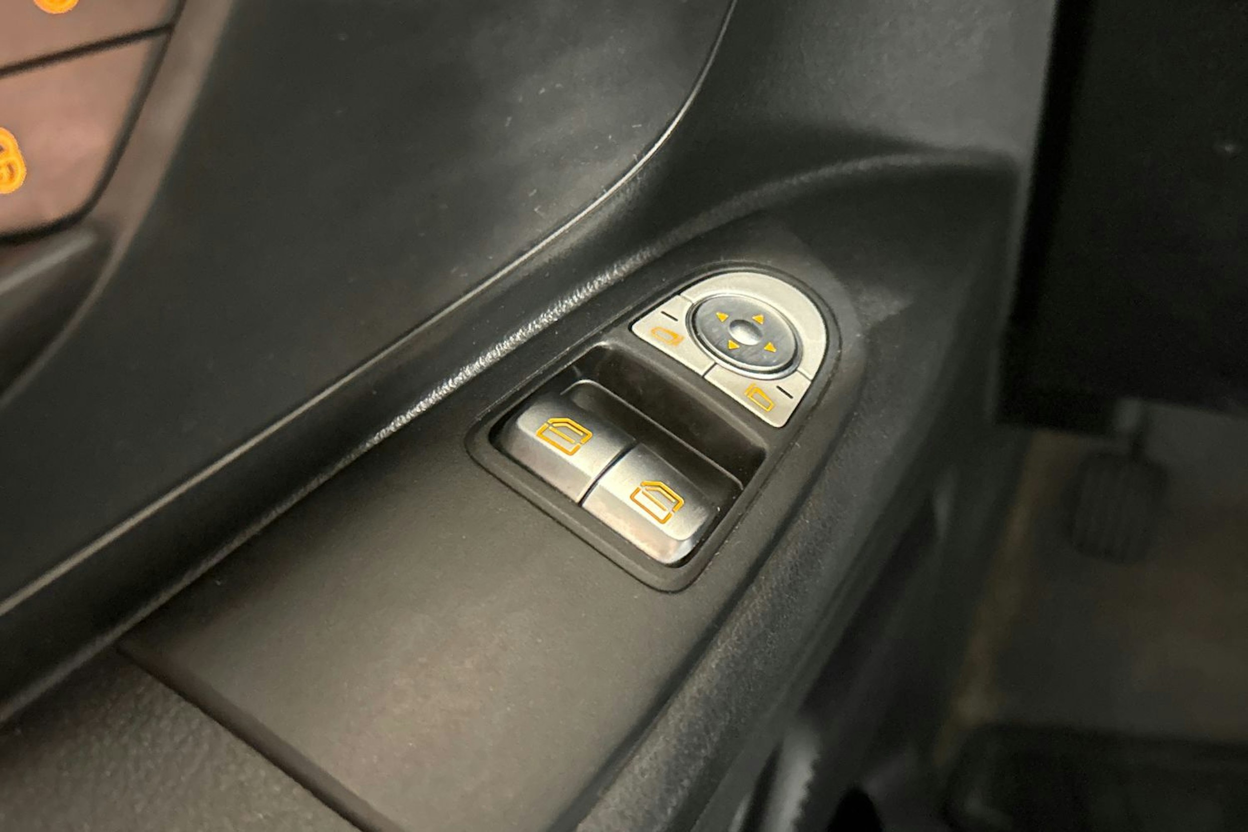 Punainen Mercedes-Benz VITO 2021 kuva 16.