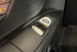 Punainen Mercedes-Benz VITO 2021 kuva 16.