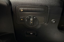 Punainen Mercedes-Benz VITO 2021 kuva 17.
