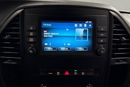 Punainen Mercedes-Benz VITO 2021 kuva 21.