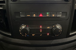Punainen Mercedes-Benz VITO 2021 kuva 23.