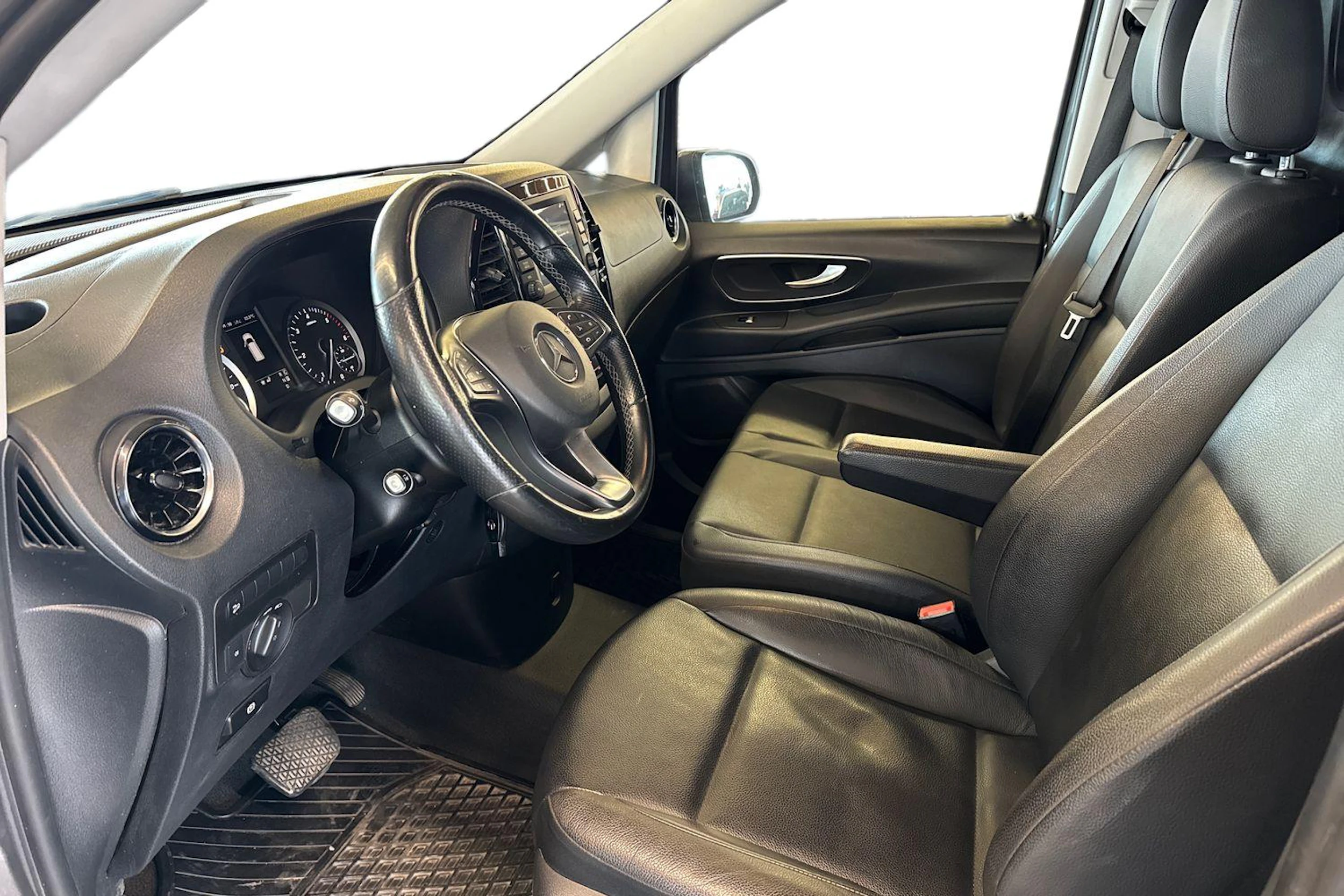 harmaa Mercedes-Benz Vito 2021 kuva 3.