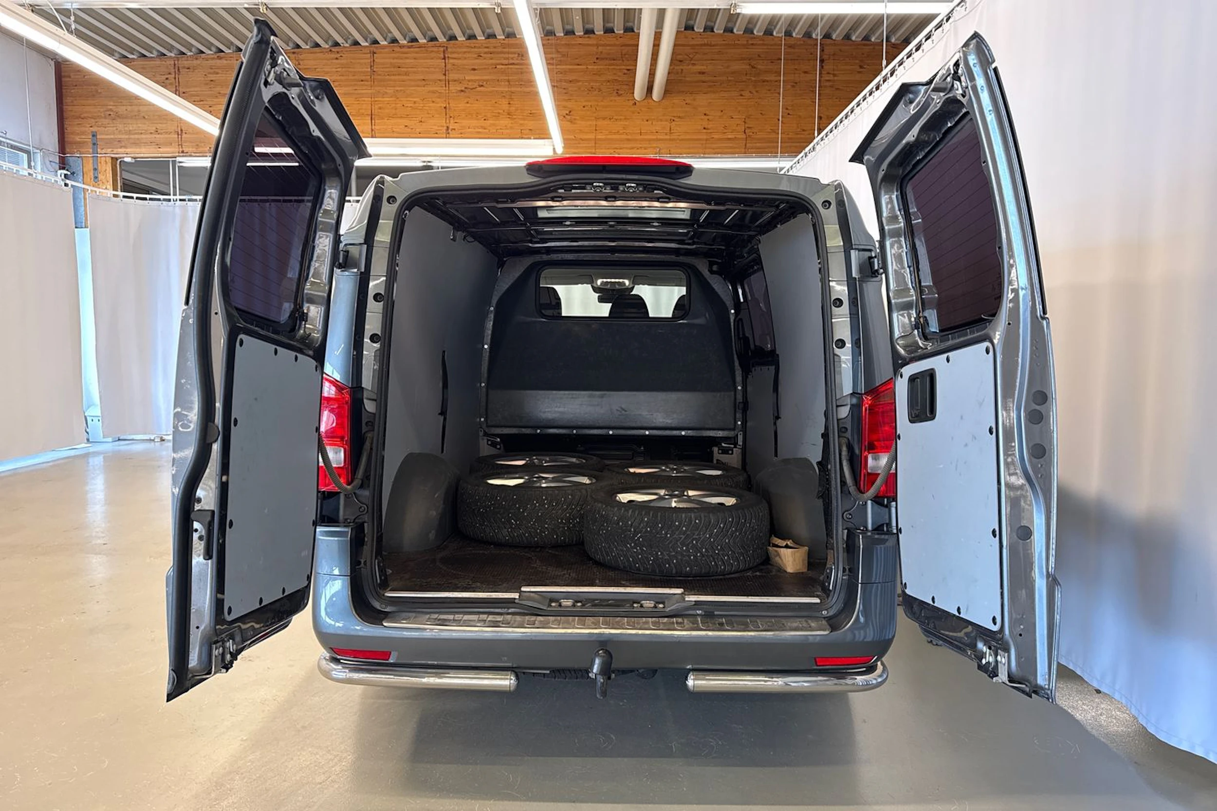 harmaa Mercedes-Benz Vito 2021 kuva 25.