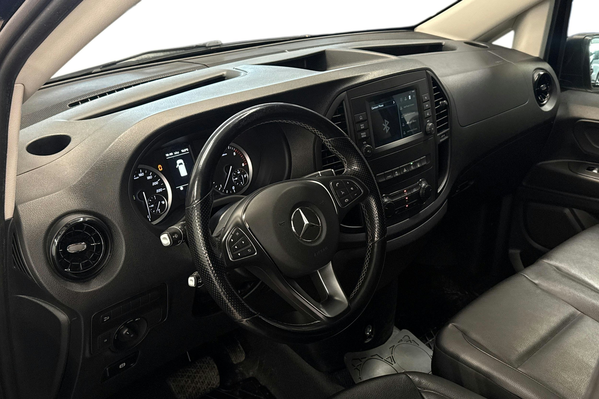 musta Mercedes-Benz Vito 2021 kuva 8.