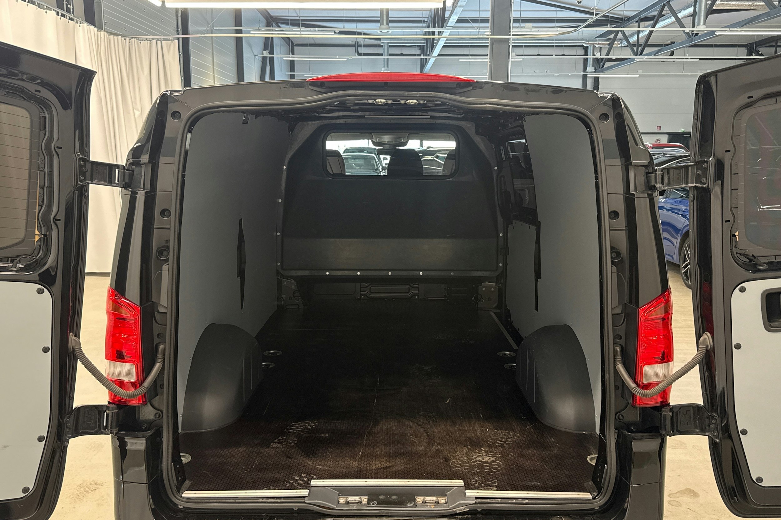 musta Mercedes-Benz Vito 2021 kuva 21.