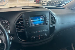 punainen Mercedes-Benz Vito 2021 kuva 5.