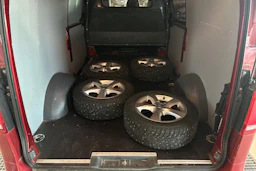 punainen Mercedes-Benz Vito 2021 kuva 7.