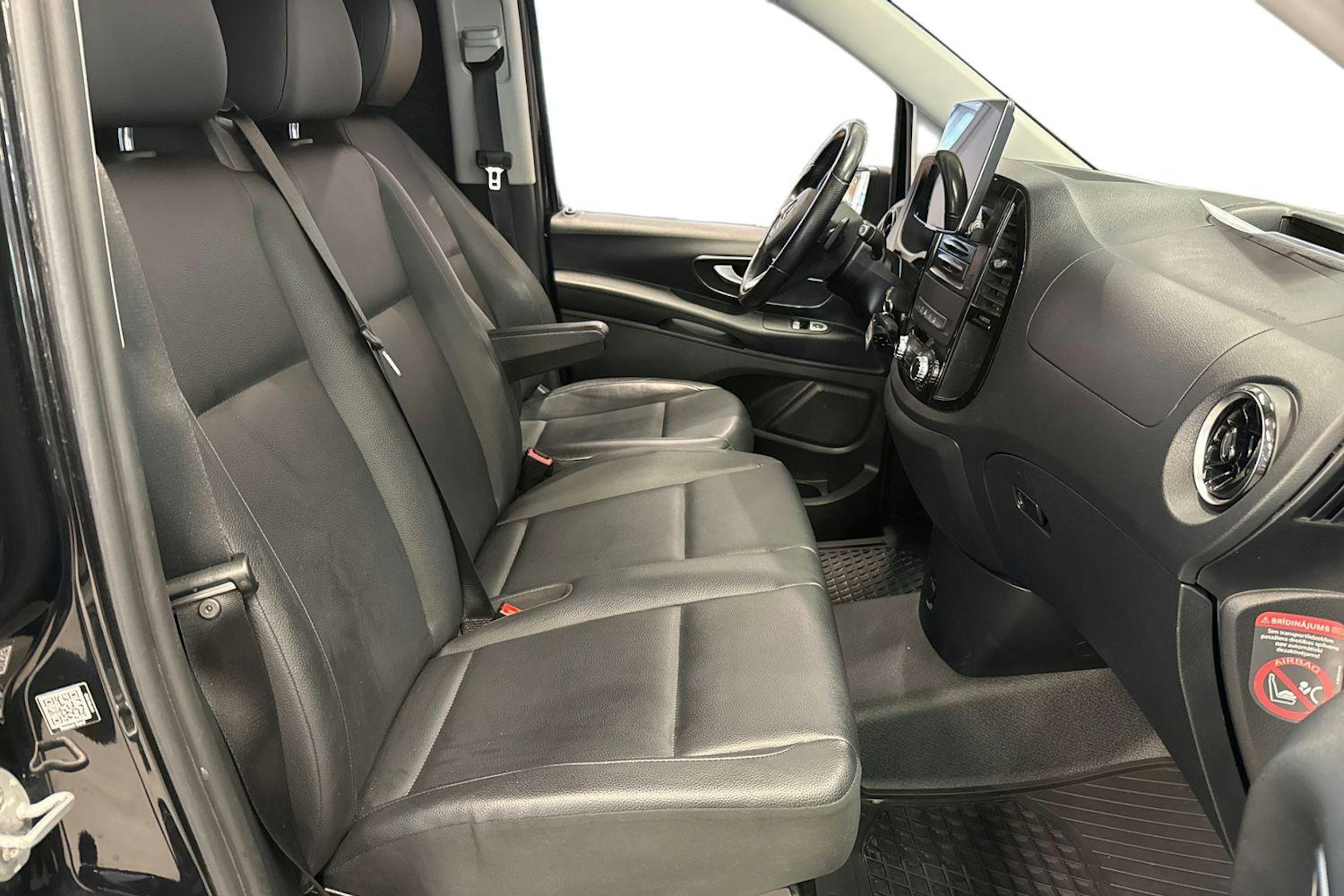 Musta Mercedes-Benz VITO 2021 kuva 10.