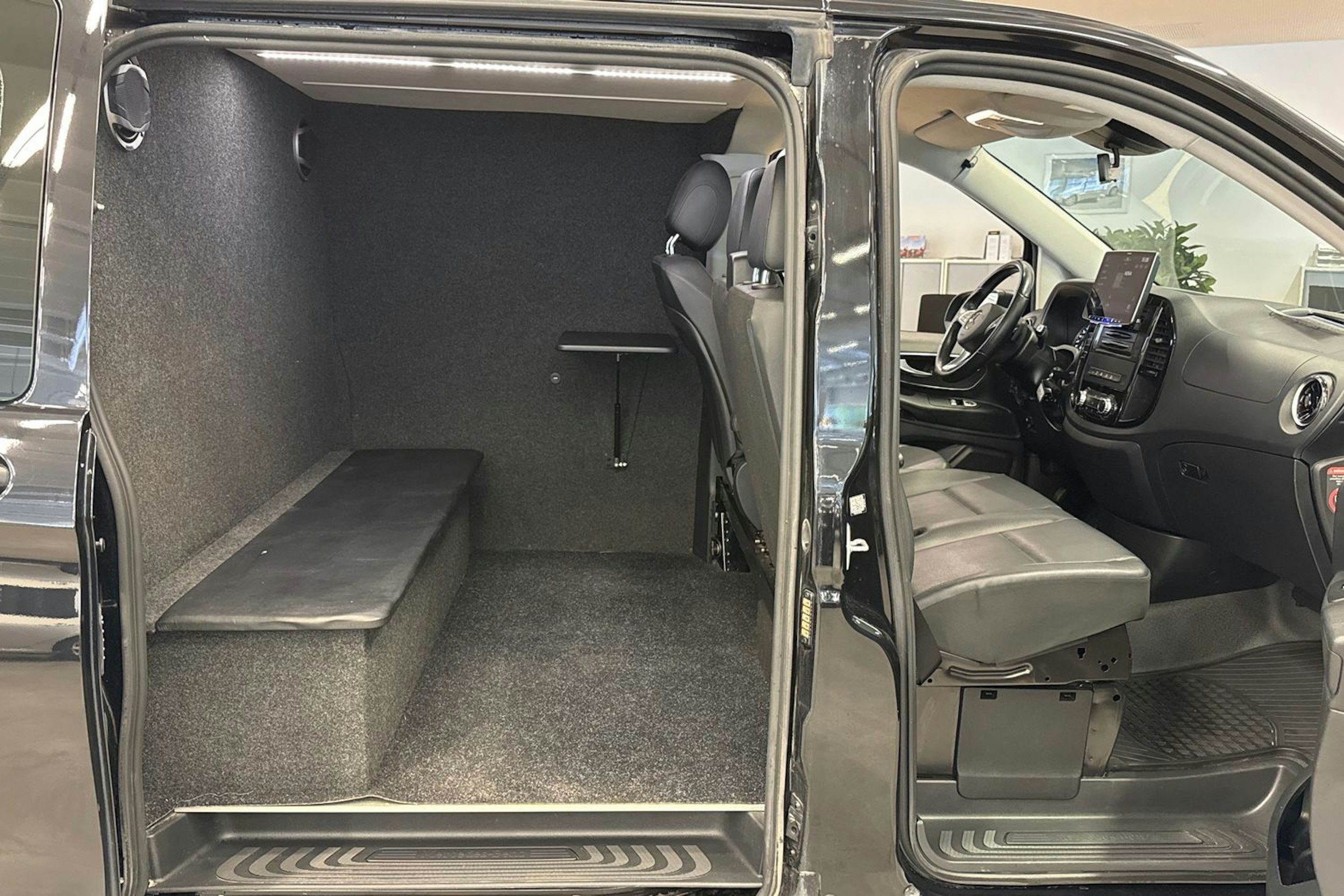 Musta Mercedes-Benz VITO 2021 kuva 13.