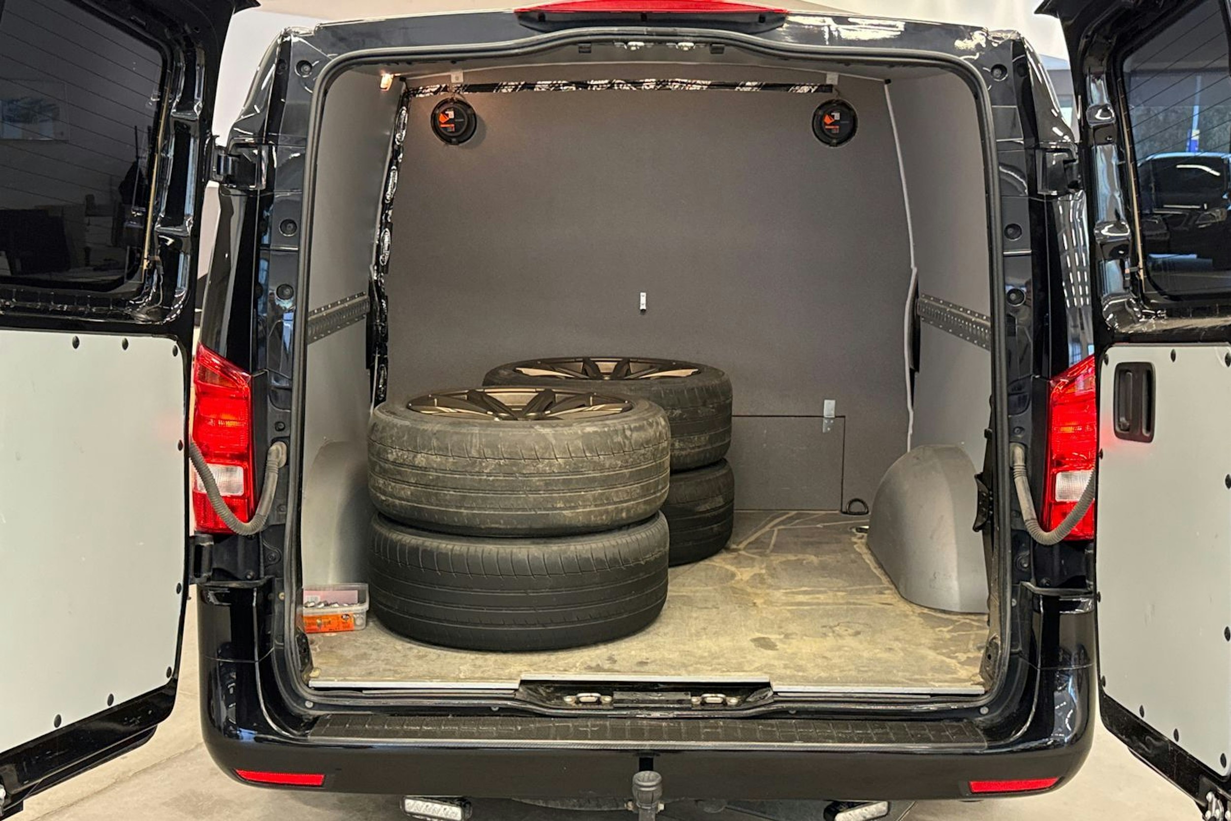 Musta Mercedes-Benz VITO 2021 kuva 15.