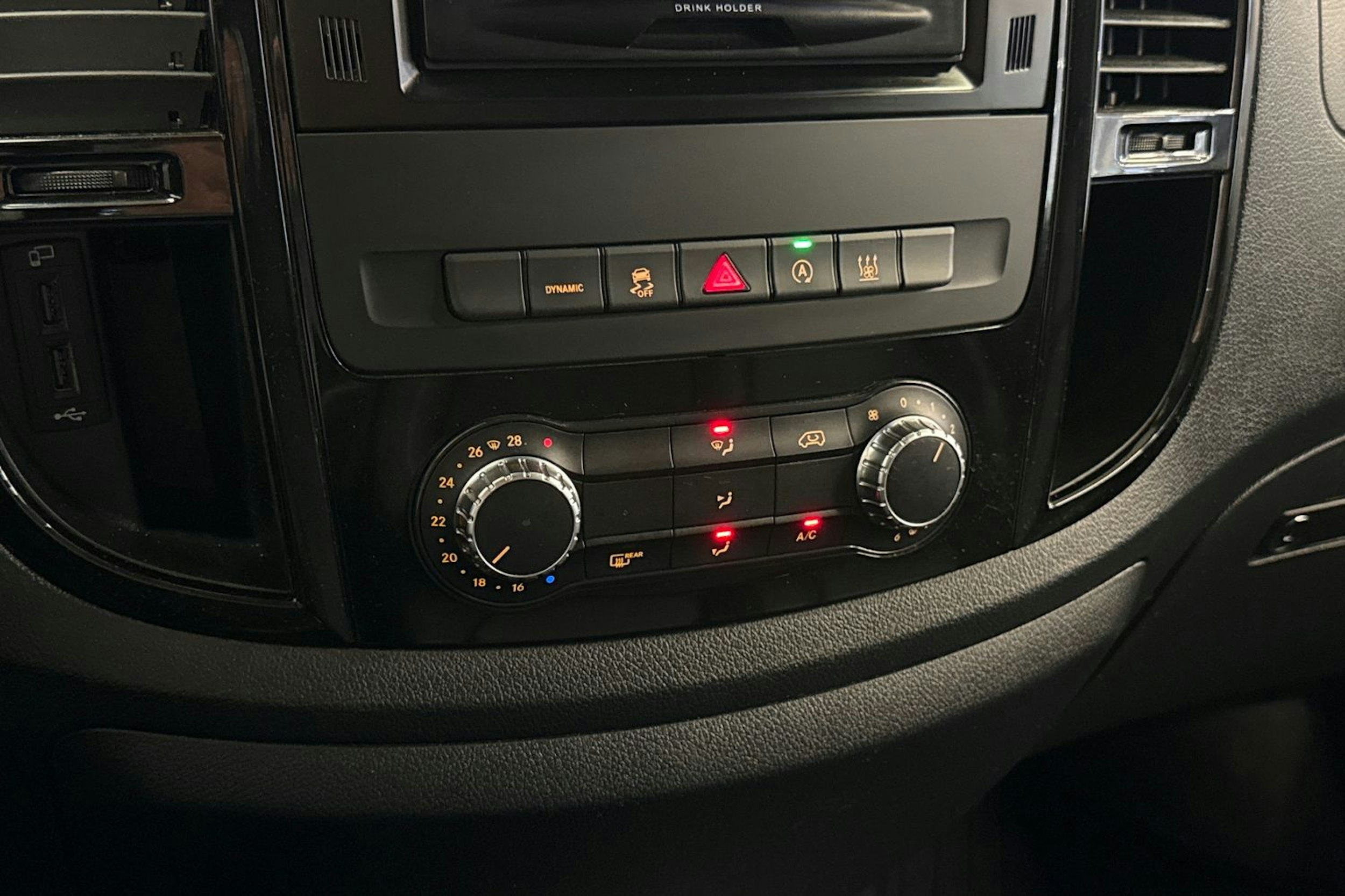 Musta Mercedes-Benz VITO 2021 kuva 20.