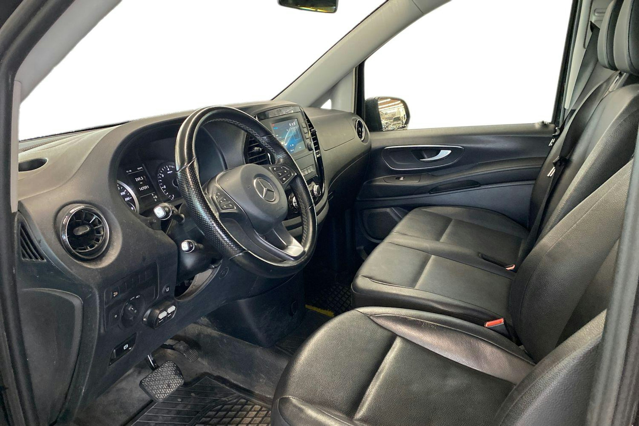 musta Mercedes-Benz Vito 2021 kuva 3.