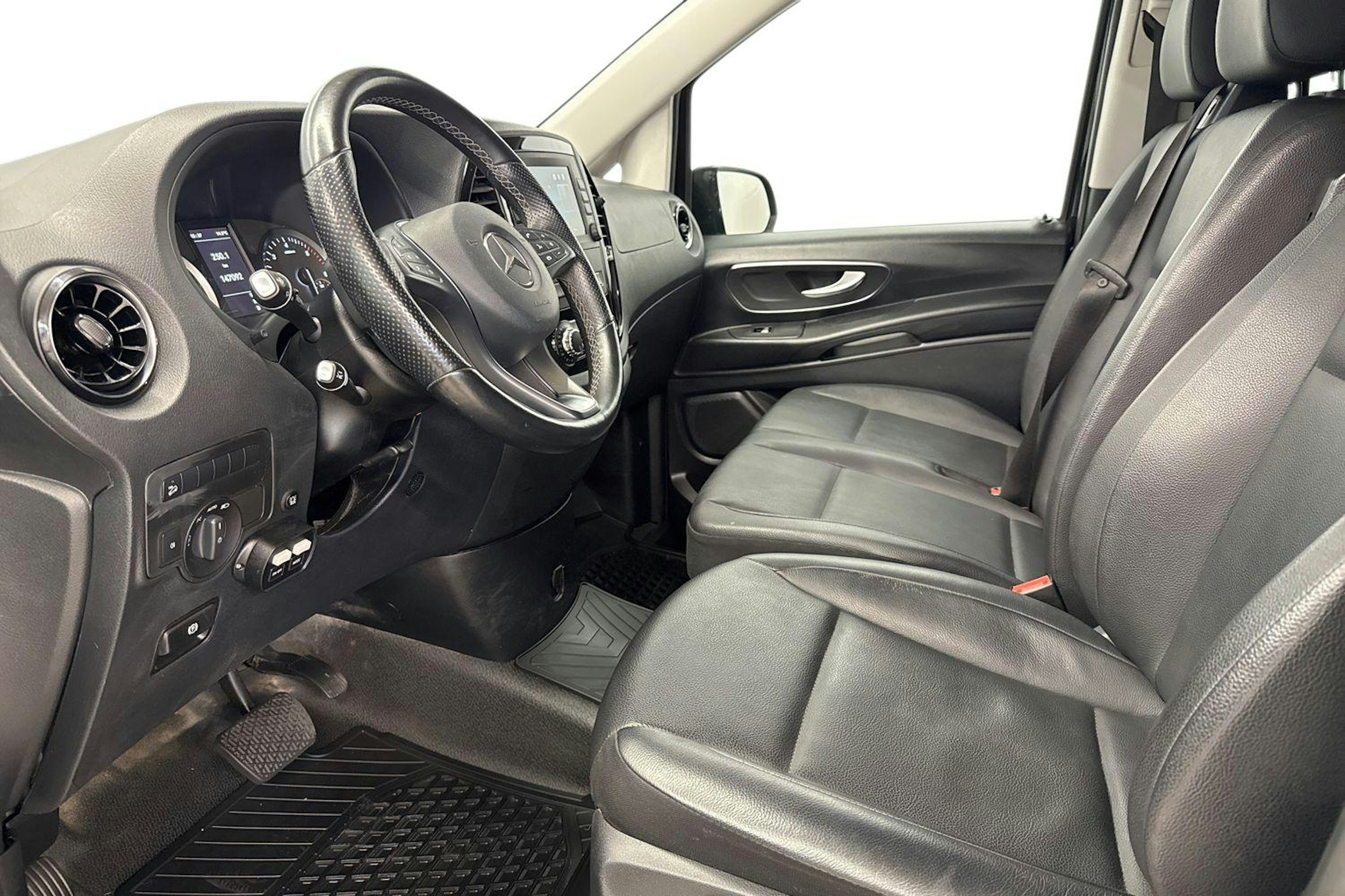 musta Mercedes-Benz Vito 2021 kuva 7.