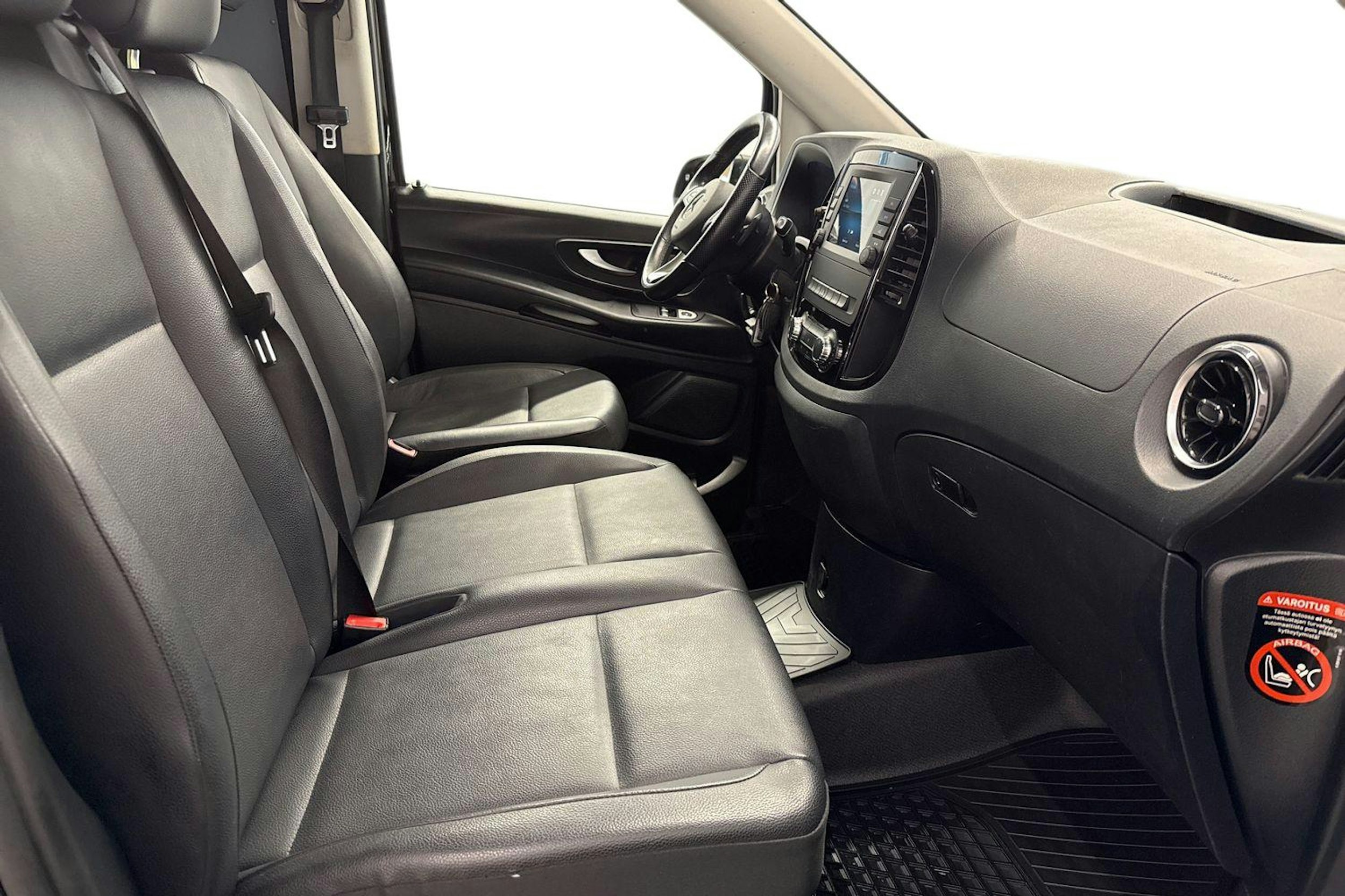 musta Mercedes-Benz Vito 2021 kuva 9.