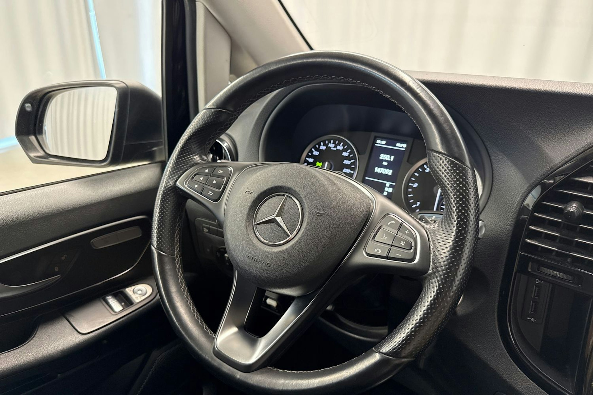 musta Mercedes-Benz Vito 2021 kuva 13.