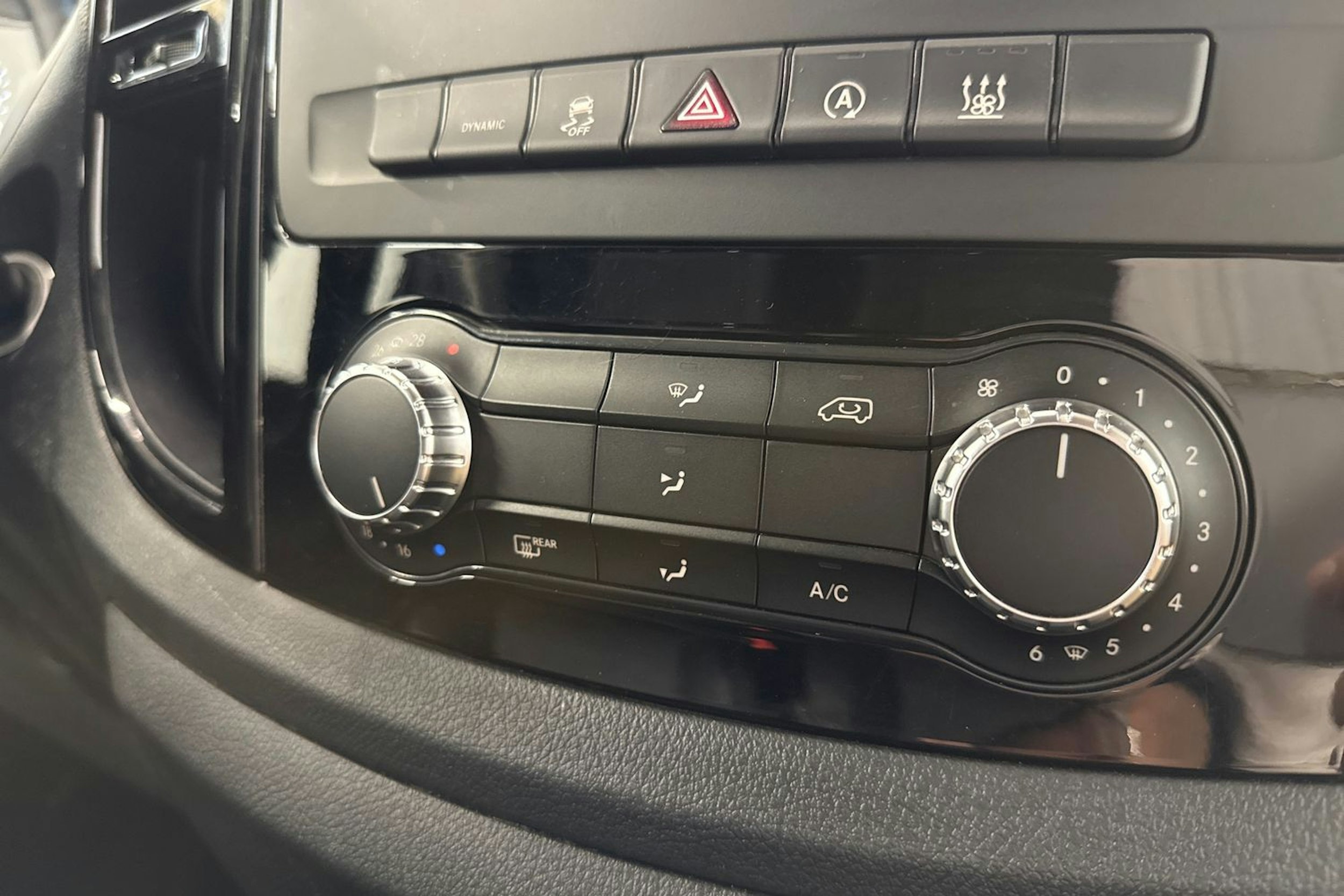 musta Mercedes-Benz Vito 2021 kuva 23.